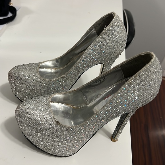 Shoe - Picture 3 of 4